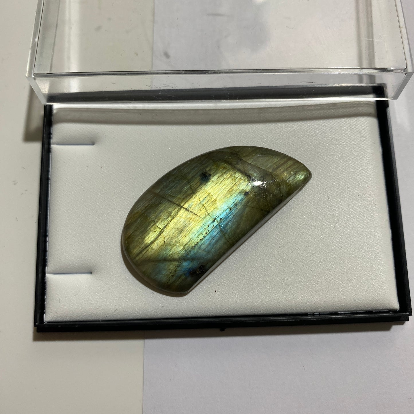 LABRADORITE NATURAL GEMSTONE - YLAMA, KARELIA, FINLAND. 58Ct  MFG5072