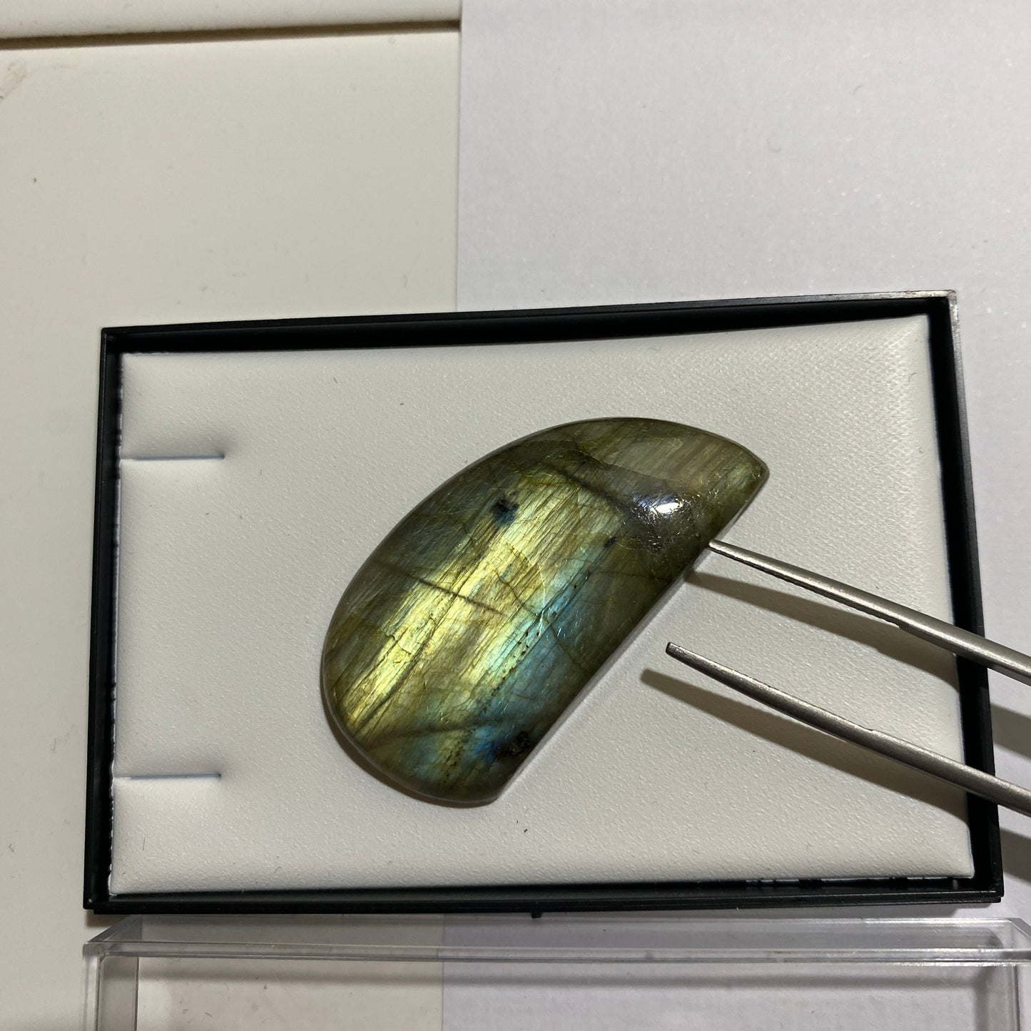 LABRADORITE NATURAL GEMSTONE - YLAMA, KARELIA, FINLAND. 58Ct  MFG5072