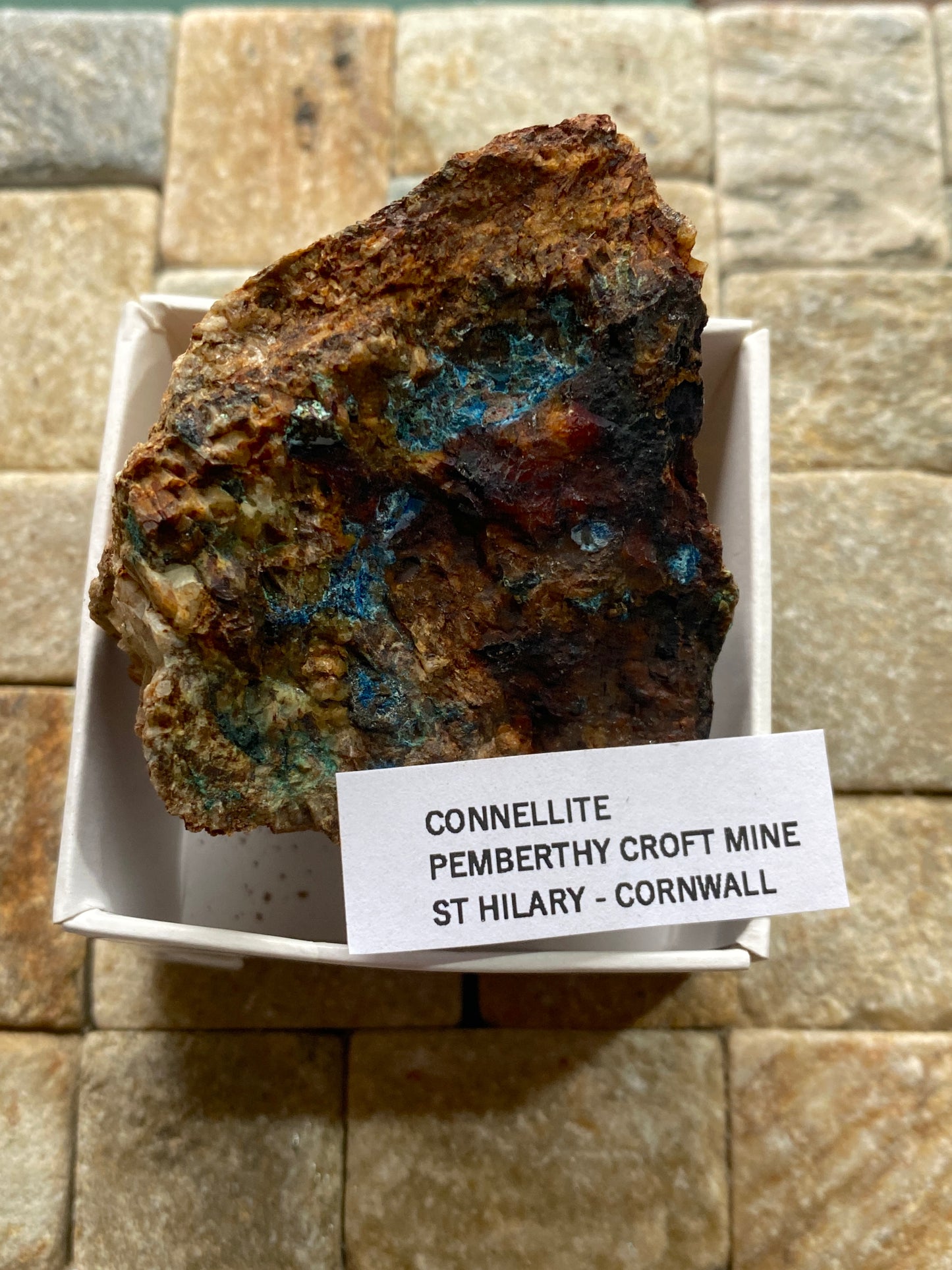 CONNELLITE : PENBERTHY CROFT MINE, ST HILARY, CORNWALL. 101g. MF5034