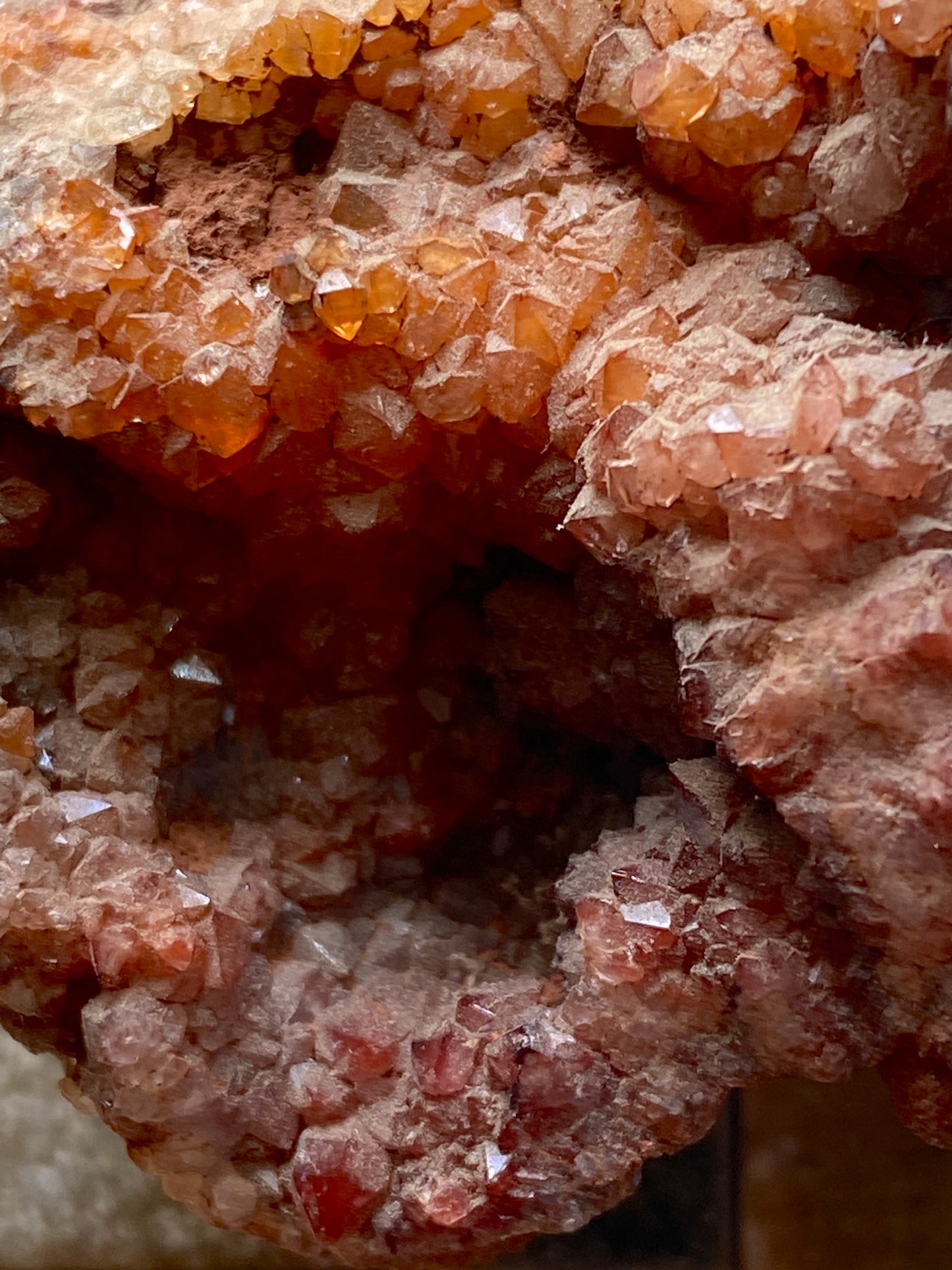 HEMATOID QUARTZ : L'ARGENTOPILLE, SAINT-PRIX, FRANCE. 95g. MF5035