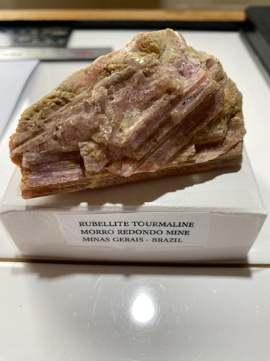 RUBELLITE TOURMALINE : MORRO REDONDO MINE, MINAS GERAIS, BRAZIL 102g. MF5039