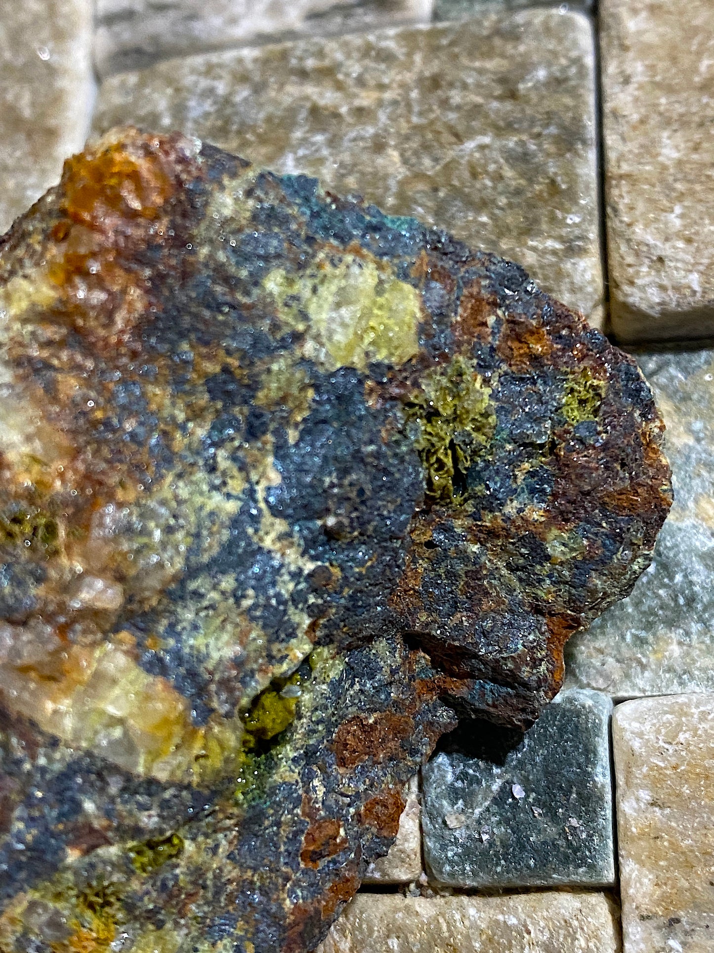 PHARMOCOSIDERITE/SCORADITE [ETC] : SOUTH TOLCARNE MINE, CAMBORNE, CORNWALL  57g MF5040