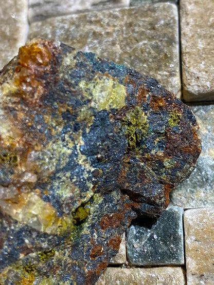 PHARMOCOSIDERITE/SCORADITE [ETC] : SOUTH TOLCARNE MINE, CAMBORNE, CORNWALL  57g MF5040