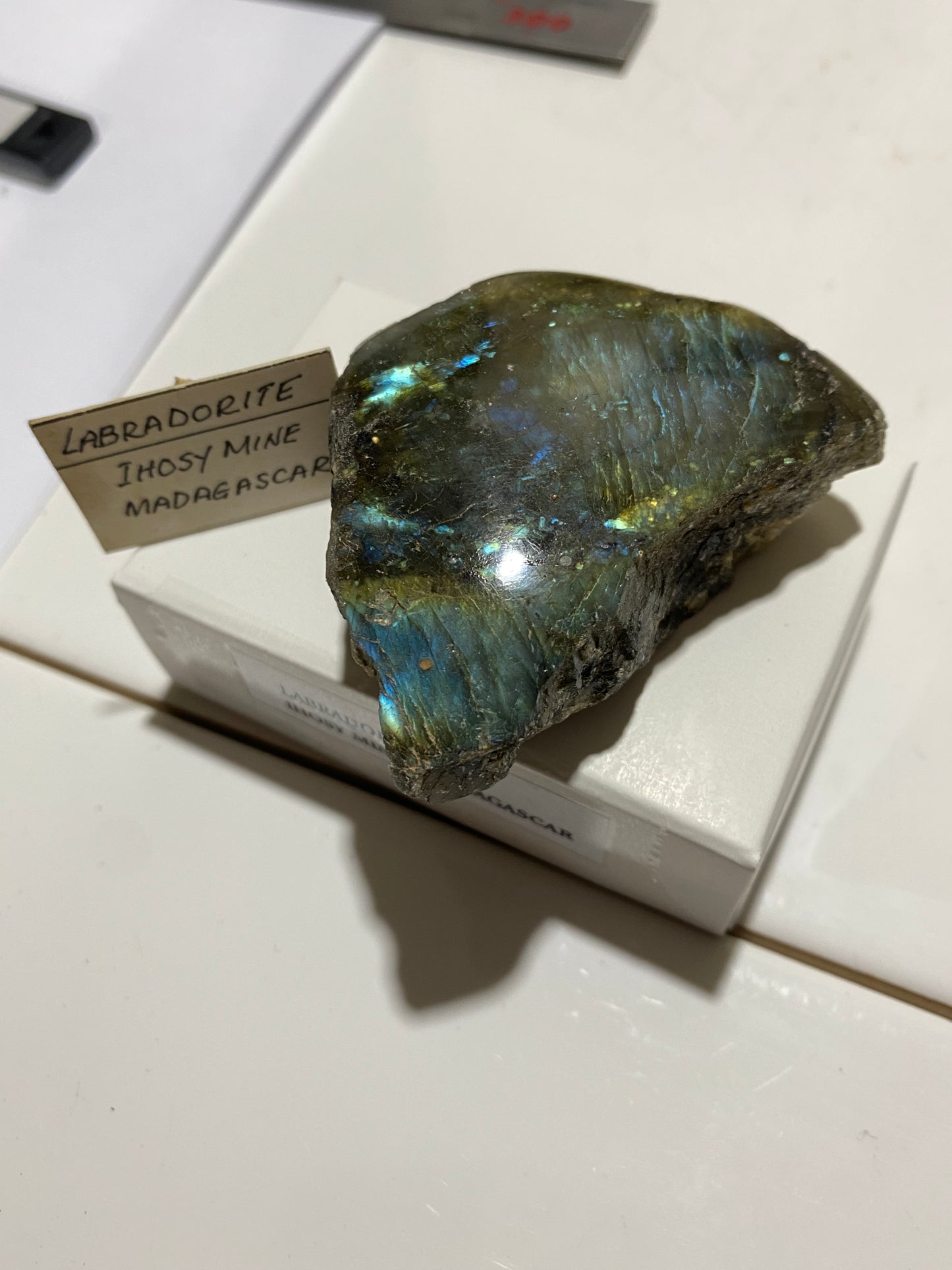 LABRADORITE [PLAGIOCLASE] : IHOSY MINE, ILAKAKA, MADAGASCAR 79g MF5041