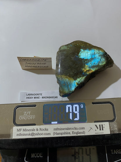 LABRADORITE [PLAGIOCLASE] : IHOSY MINE, ILAKAKA, MADAGASCAR 79g MF5041