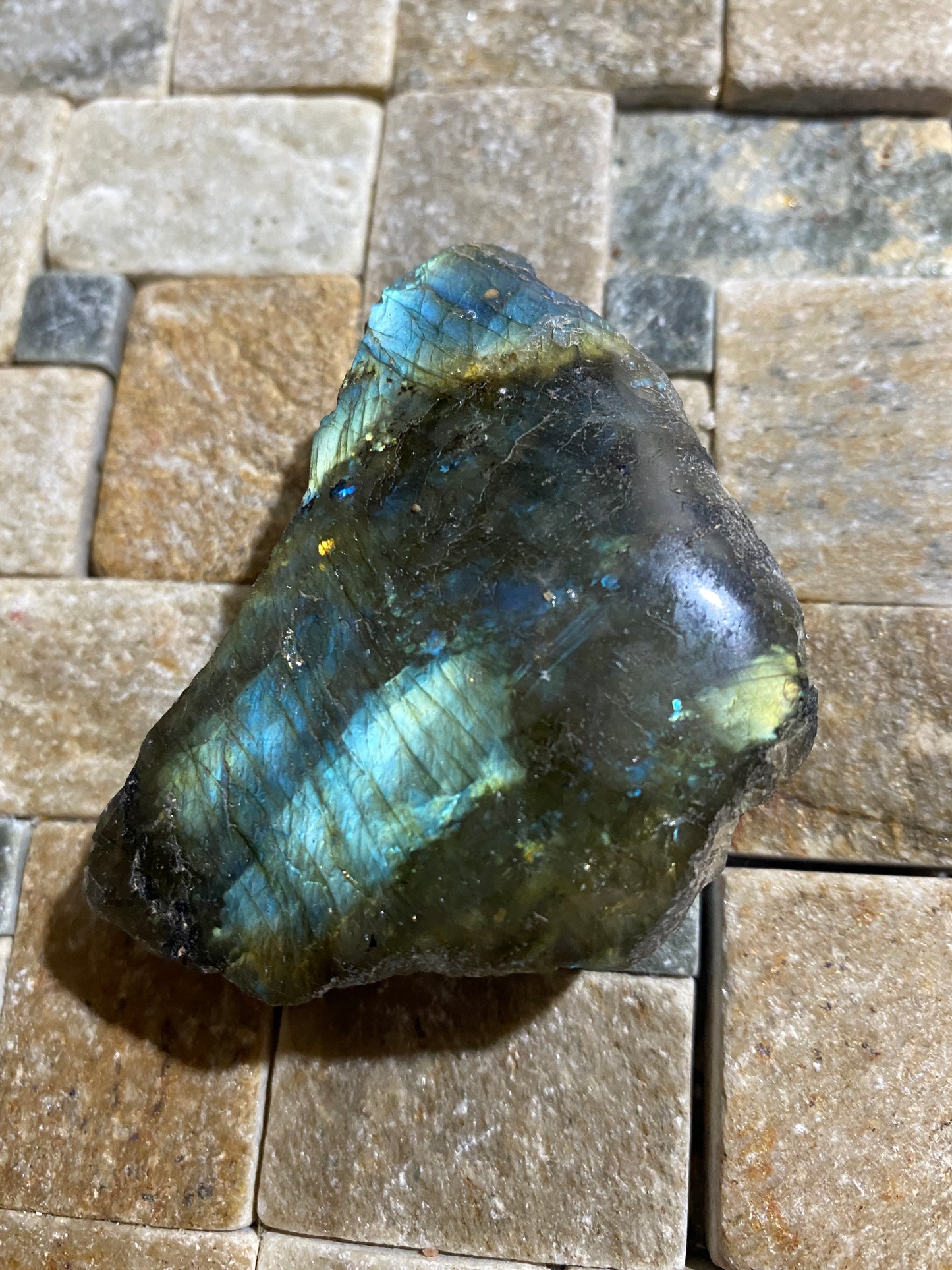 LABRADORITE [PLAGIOCLASE] : IHOSY MINE, ILAKAKA, MADAGASCAR 79g MF5041