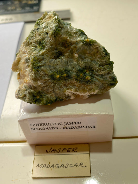 SPHERULITIC JASPER ULTRA RARE SPECIMEN FROM MAROVATO, MADAGASCAR. 87g MF5043