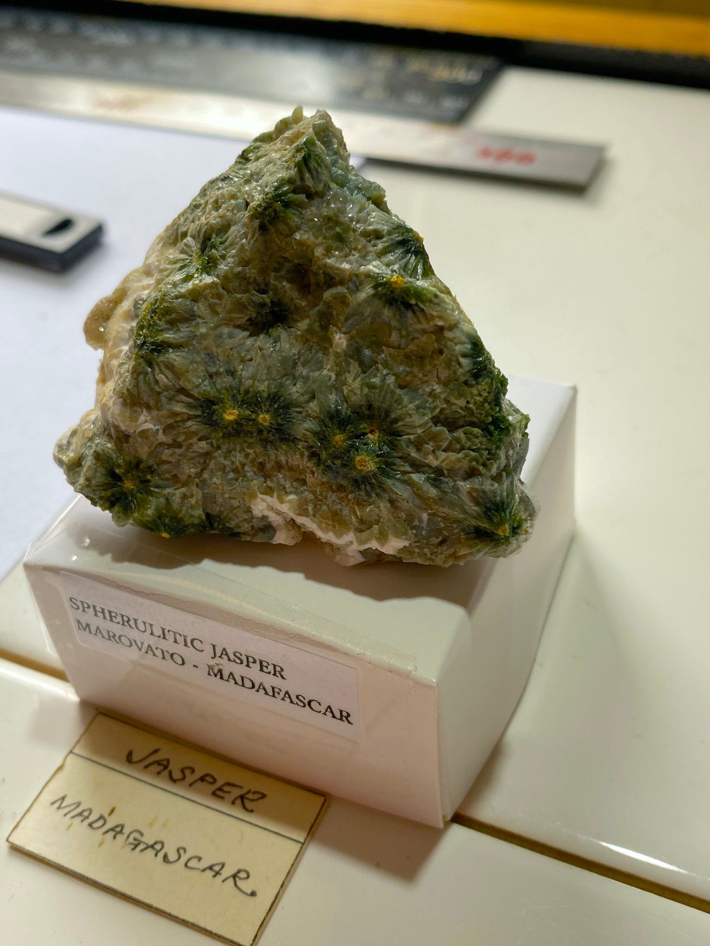 SPHERULITIC JASPER ULTRA RARE SPECIMEN FROM MAROVATO, MADAGASCAR. 87g MF5043