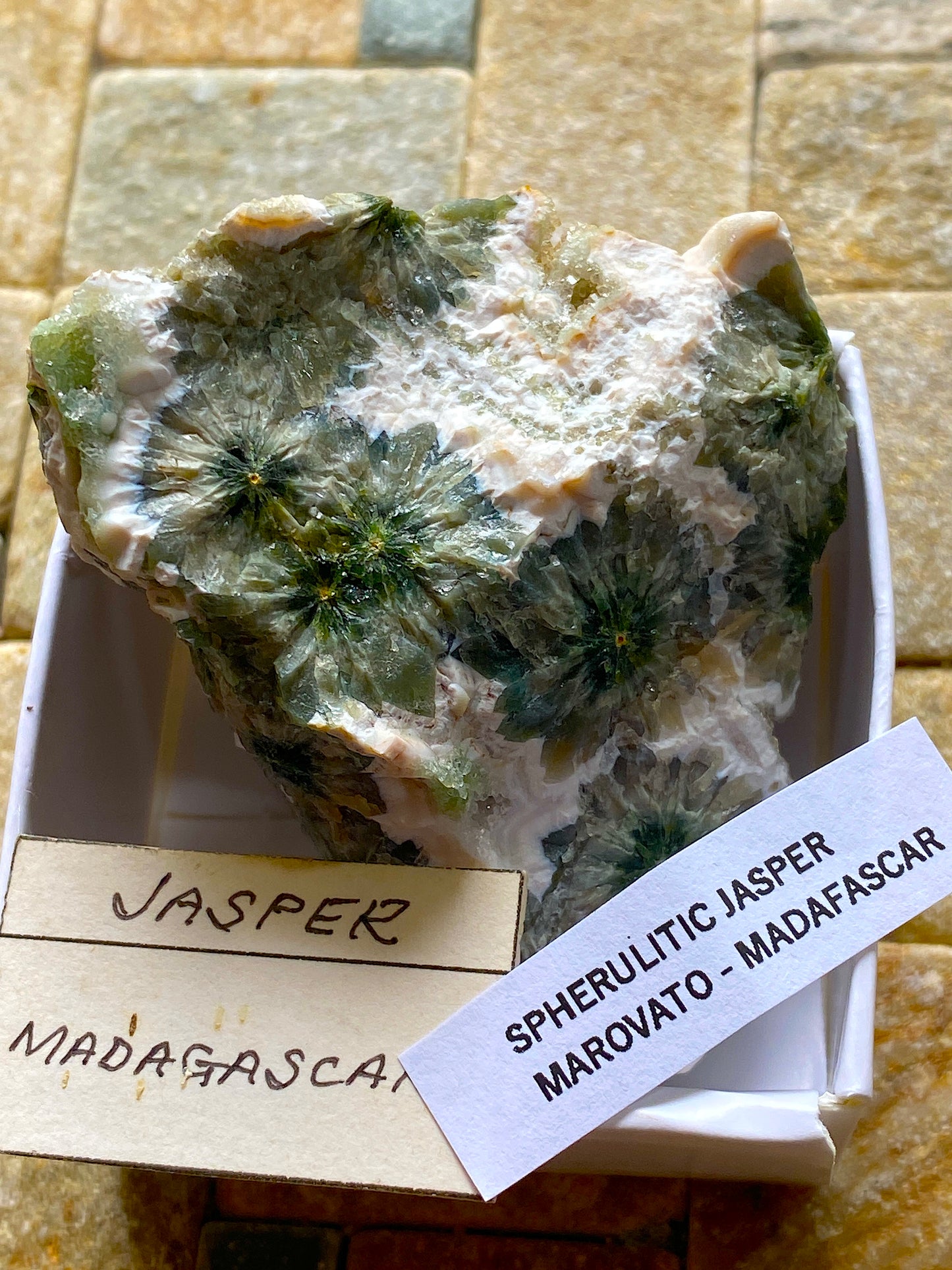 SPHERULITIC JASPER ULTRA RARE SPECIMEN FROM MAROVATO, MADAGASCAR. 87g MF5043