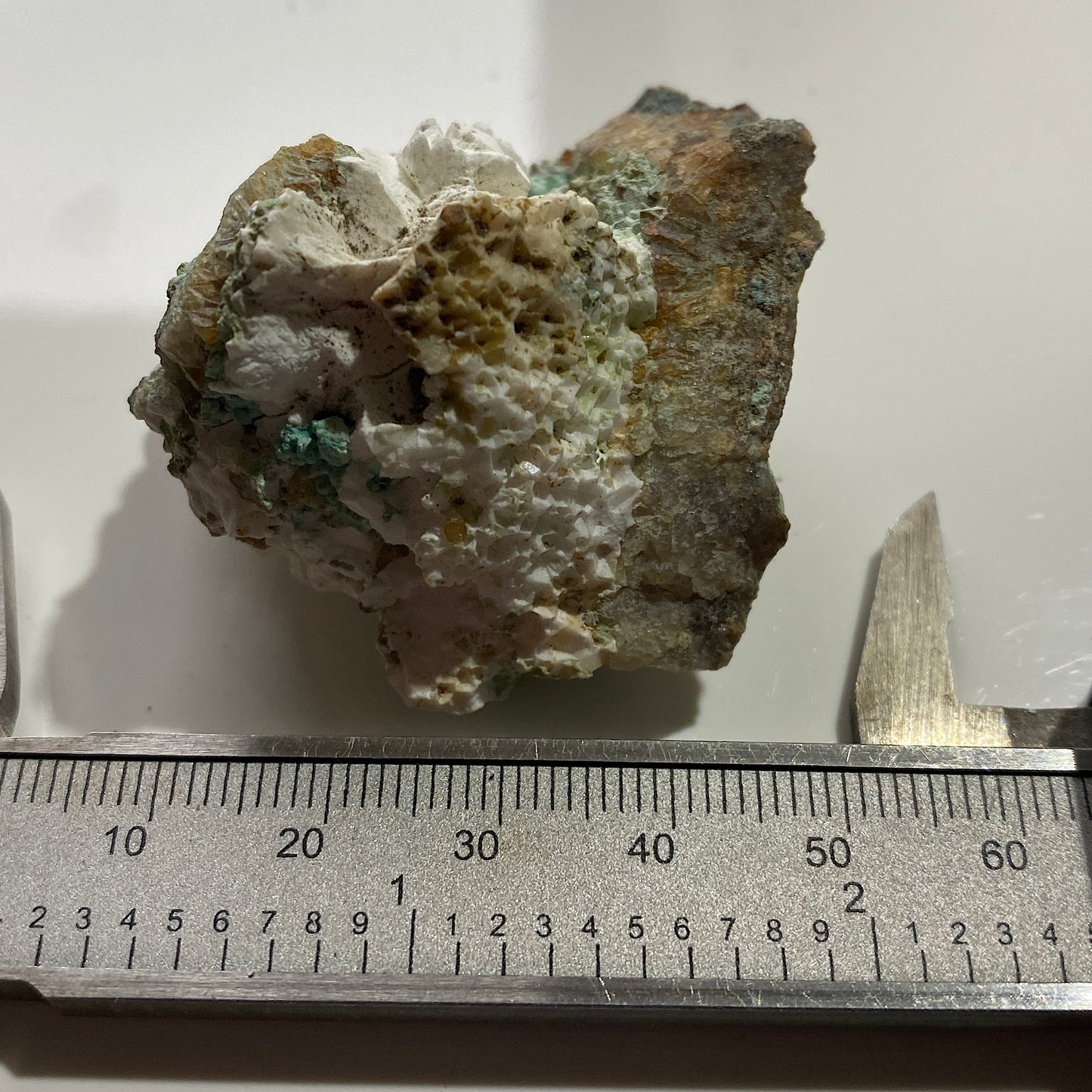 GEARKSUTITE [ETC] - GRAND REEF MINE, ARIZONA, U.S.A.  42g MF1458