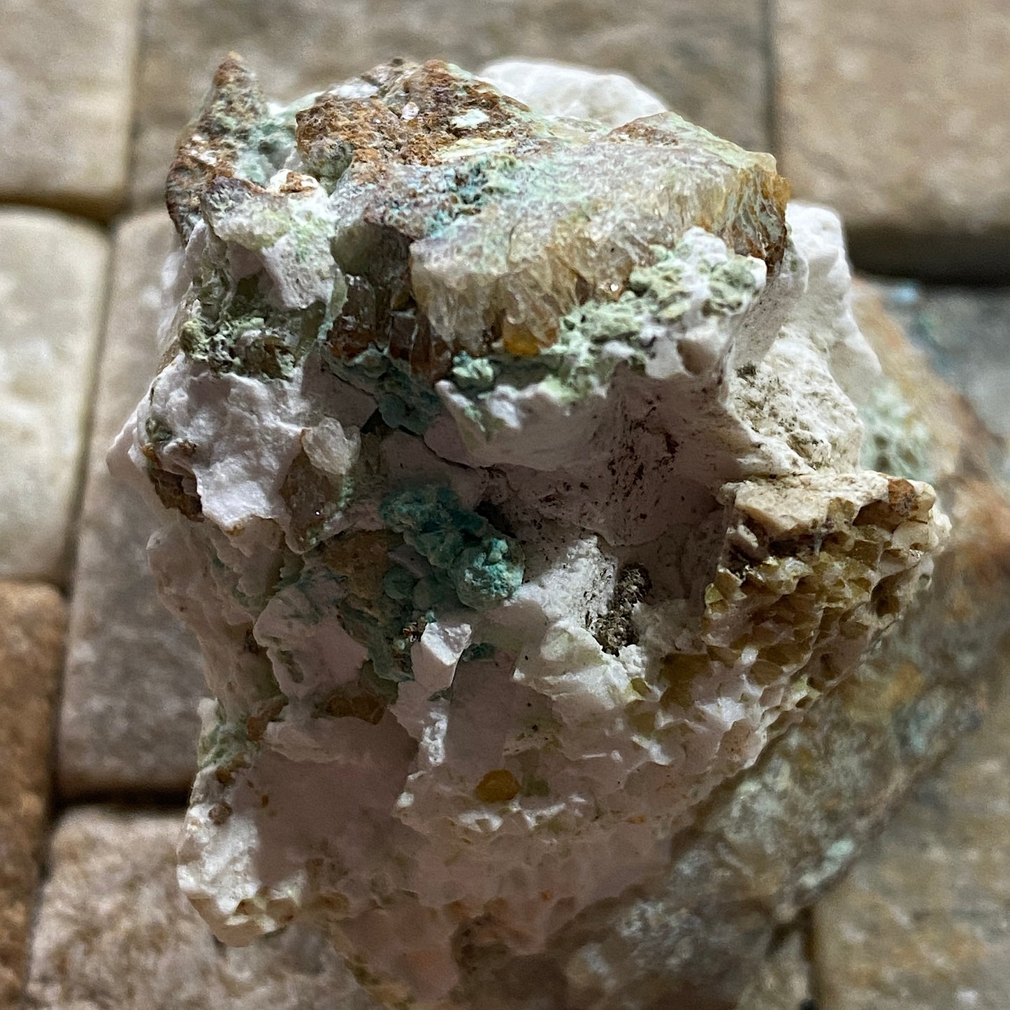 GEARKSUTITE [ETC] - GRAND REEF MINE, ARIZONA, U.S.A.  42g MF1458