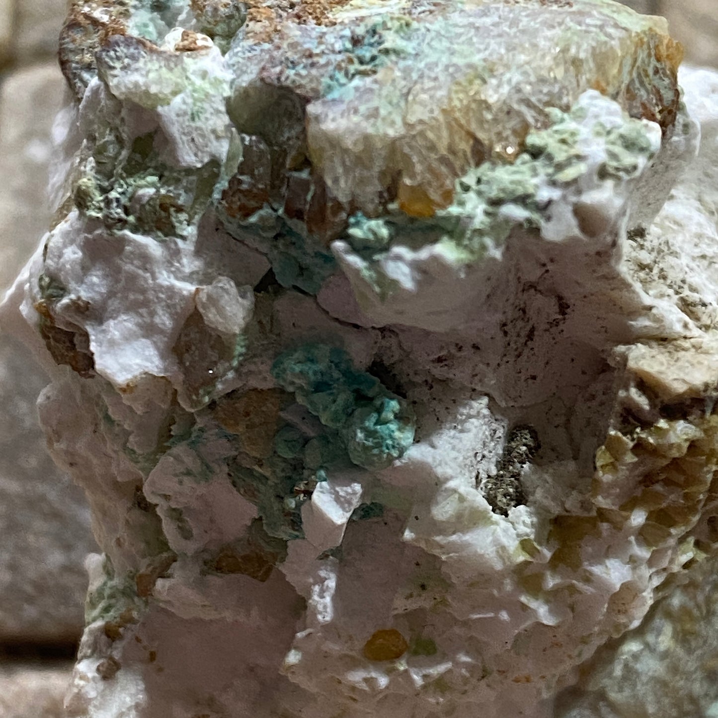 GEARKSUTITE [ETC] - GRAND REEF MINE, ARIZONA, U.S.A.  42g MF1458