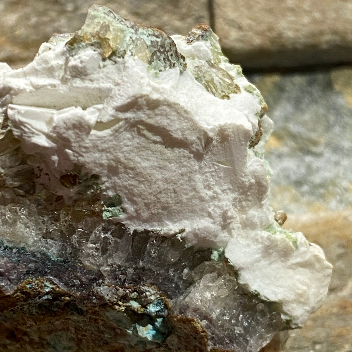 GEARKSUTITE [ETC] - GRAND REEF MINE, ARIZONA, U.S.A.  42g MF1458