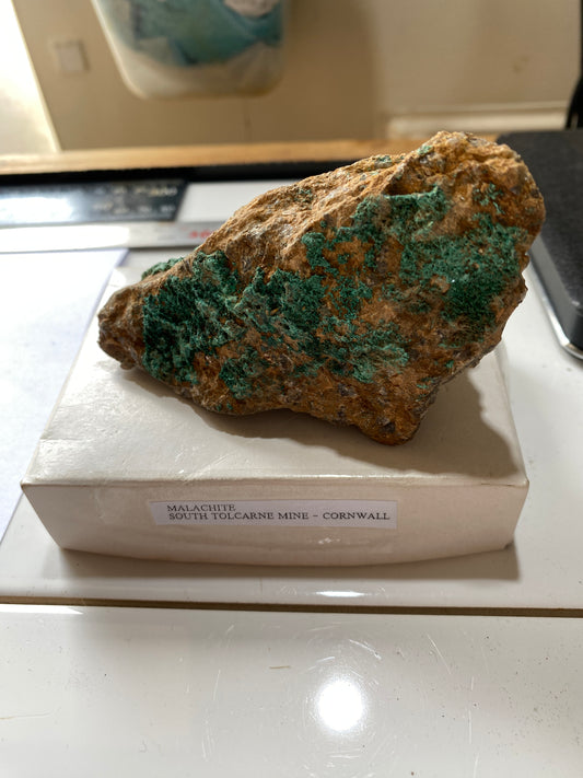 MALACHITE : SOUTH TOLCARNE MINE, CAMBORNE, CORNWALL 275g MF5051