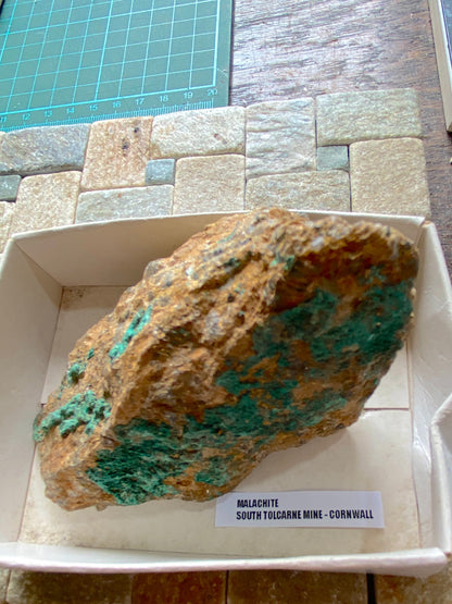 MALACHITE : SOUTH TOLCARNE MINE, CAMBORNE, CORNWALL 275g MF5051
