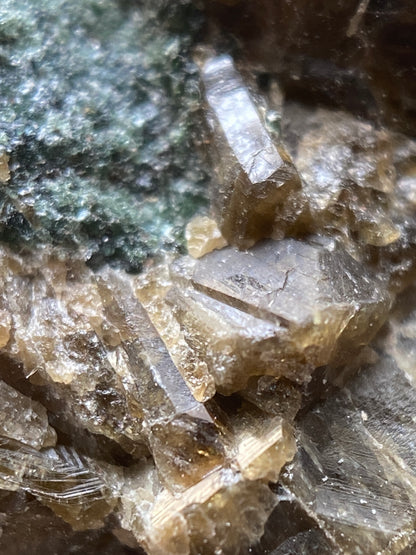 VESUVIANITE [ETC] : BELLECOMBE, AOSTA VALLEY, ITALY. 51g MF5052