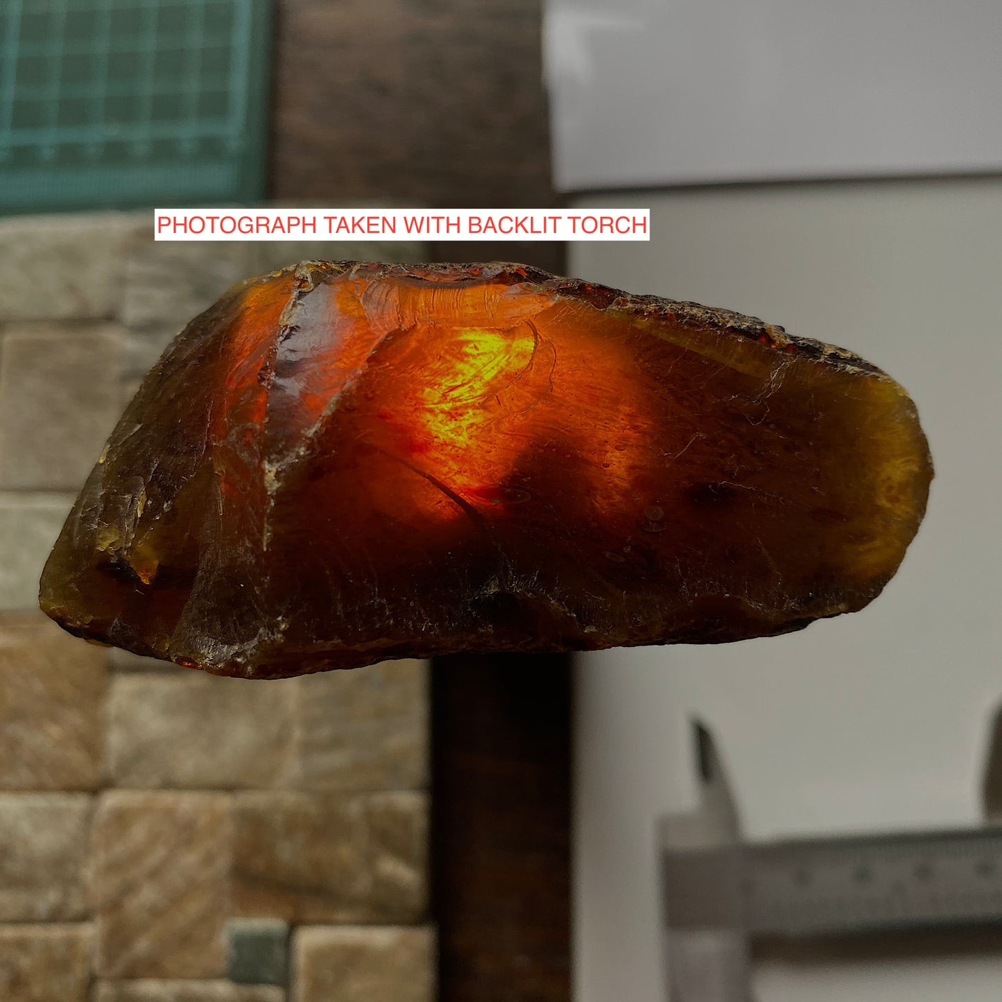 NATURAL AMBER - KALIMANTAN, BORNEO [INDONESIA SECTOR]  44g MF4479