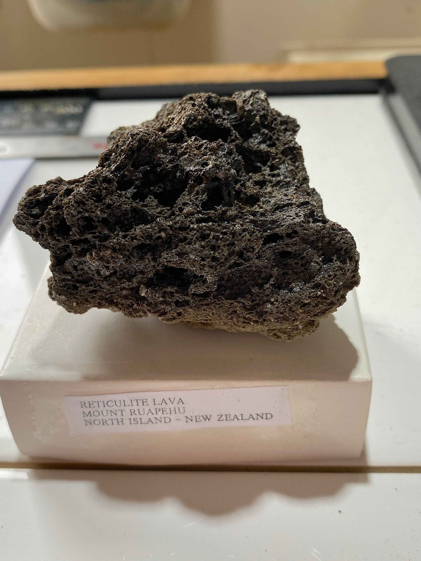 RETICULATE LAVA : MOUNT RUAPEHU, TAUPU VOLCANIC ZONE, NORTH ISLAND, NEW ZEALAND. 50g MF5055