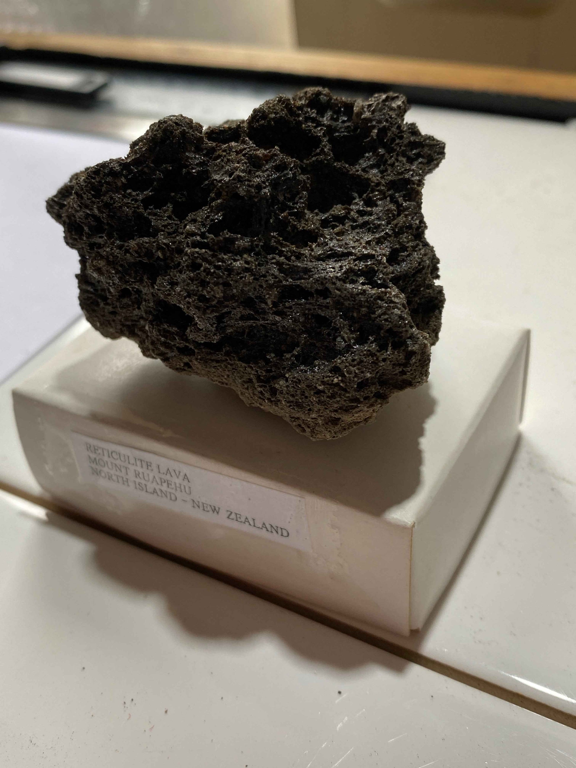 RETICULATE LAVA : MOUNT RUAPEHU, TAUPU VOLCANIC ZONE, NORTH ISLAND, NEW ZEALAND. 50g MF5055