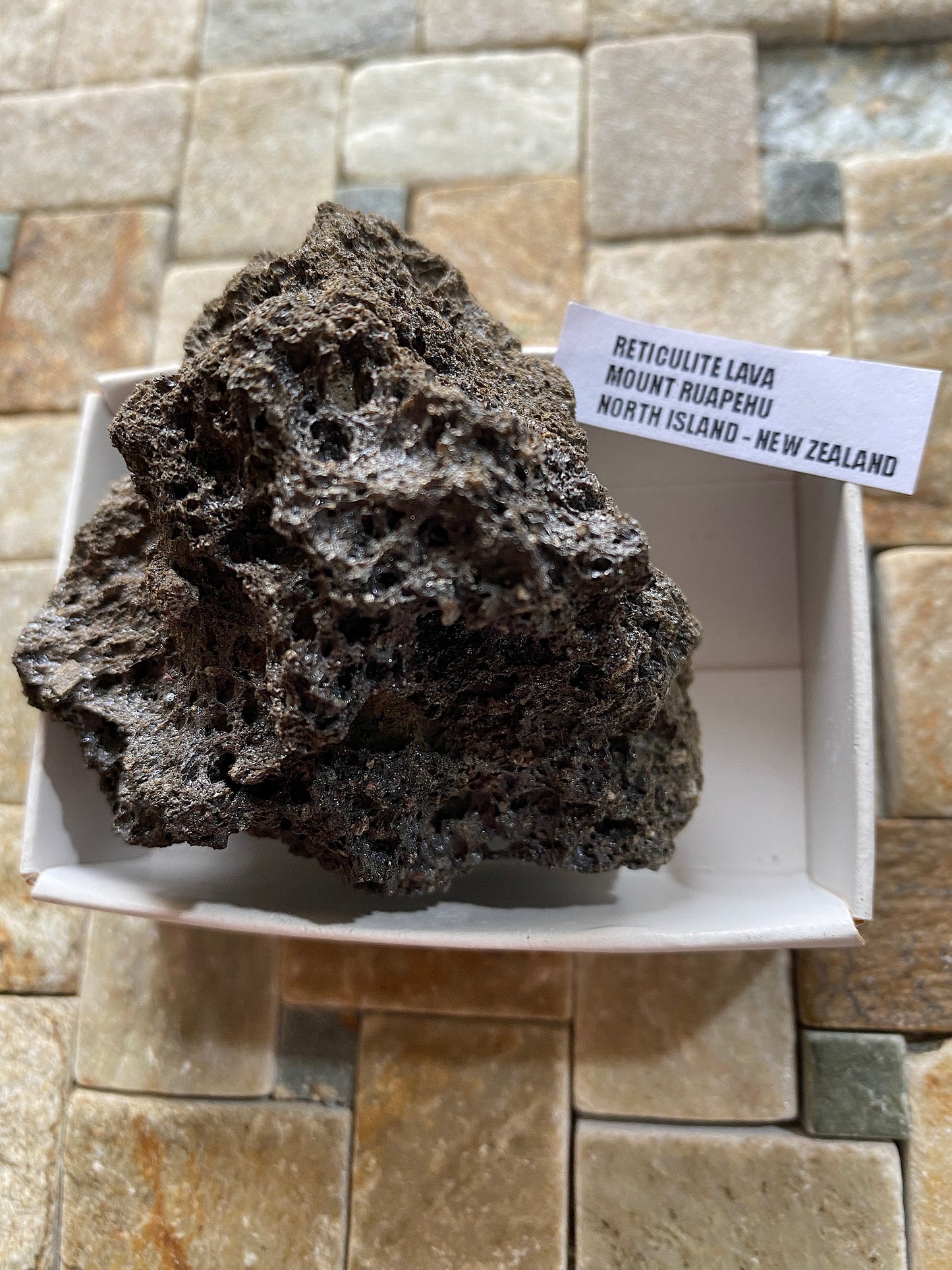 RETICULATE LAVA : MOUNT RUAPEHU, TAUPU VOLCANIC ZONE, NORTH ISLAND, NEW ZEALAND. 50g MF5055
