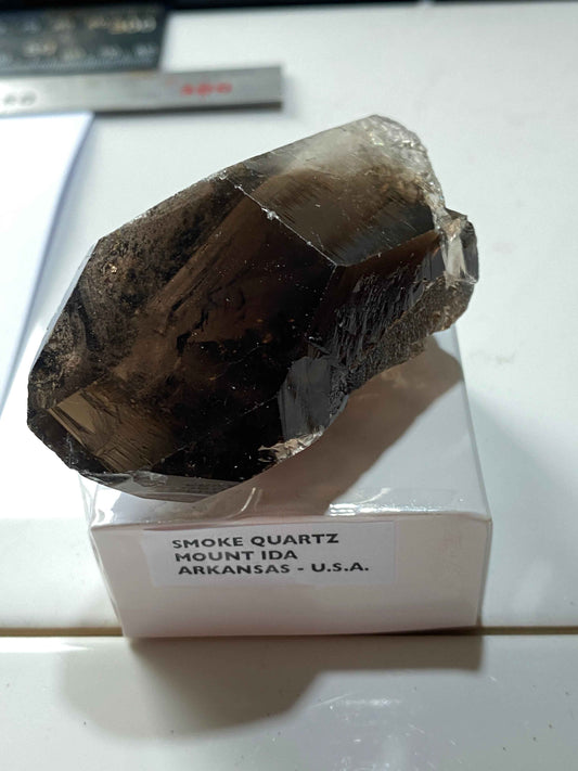 SMOKE QUARTZ CRYSTAL : MOUNT IDA, ARKANSAS, U.S.A.  95g. MF5060