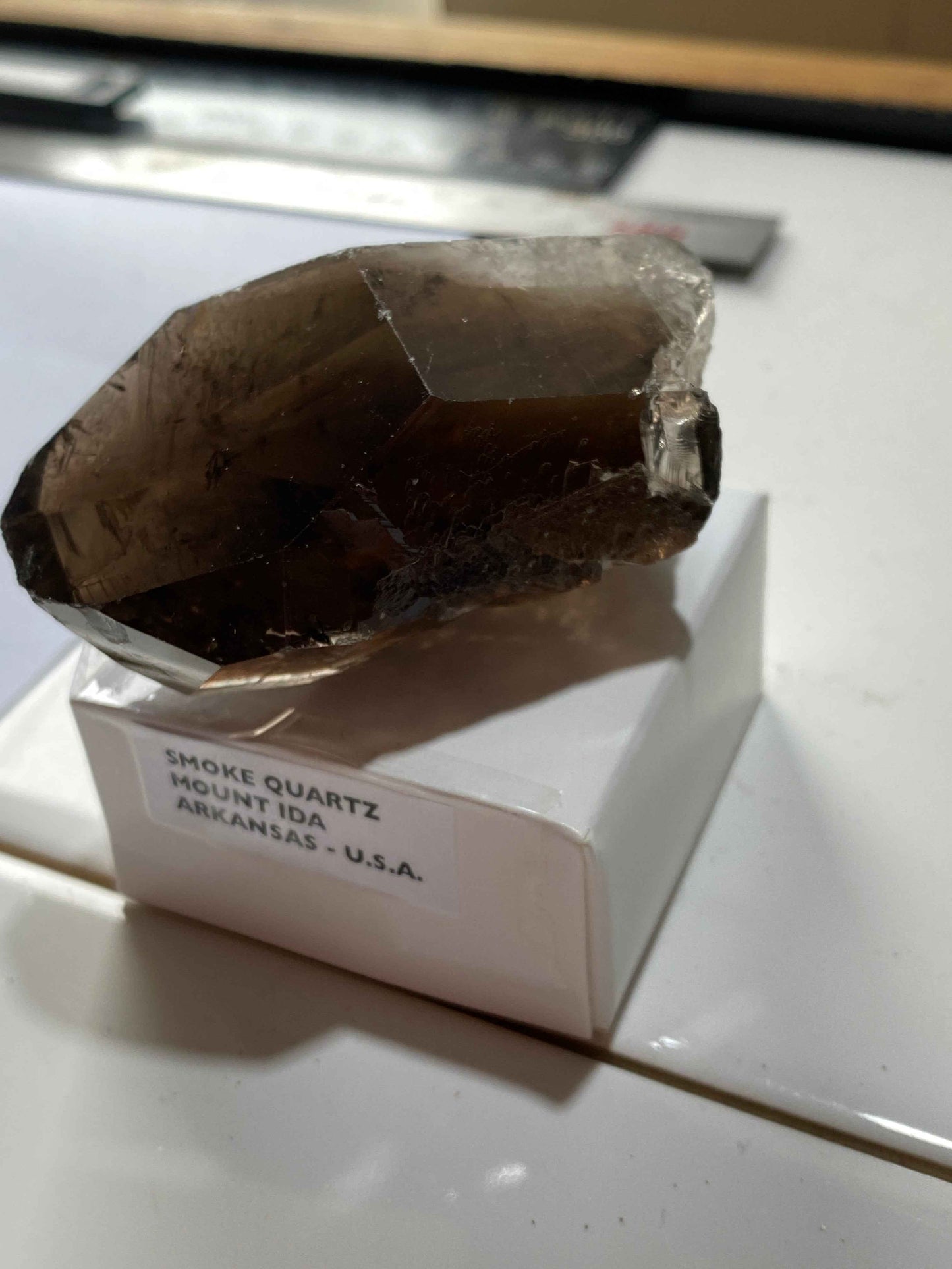 SMOKE QUARTZ CRYSTAL : MOUNT IDA, ARKANSAS, U.S.A.  95g. MF5060