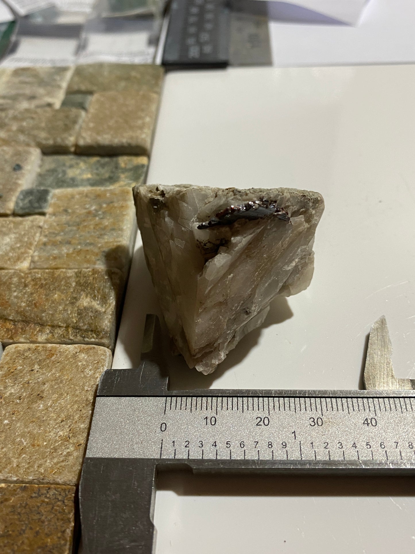 BROOKITE ON CALCITE : BLAENAU, FFESTINIOG, WALES, U.K.  70g MF5066