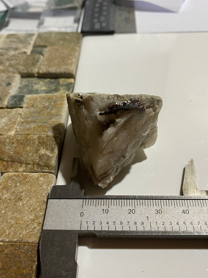 BROOKITE ON CALCITE : BLAENAU, FFESTINIOG, WALES, U.K.  70g MF5066