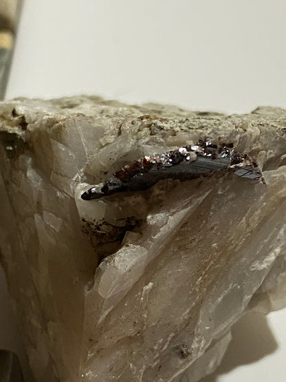 BROOKITE ON CALCITE : BLAENAU, FFESTINIOG, WALES, U.K.  70g MF5066
