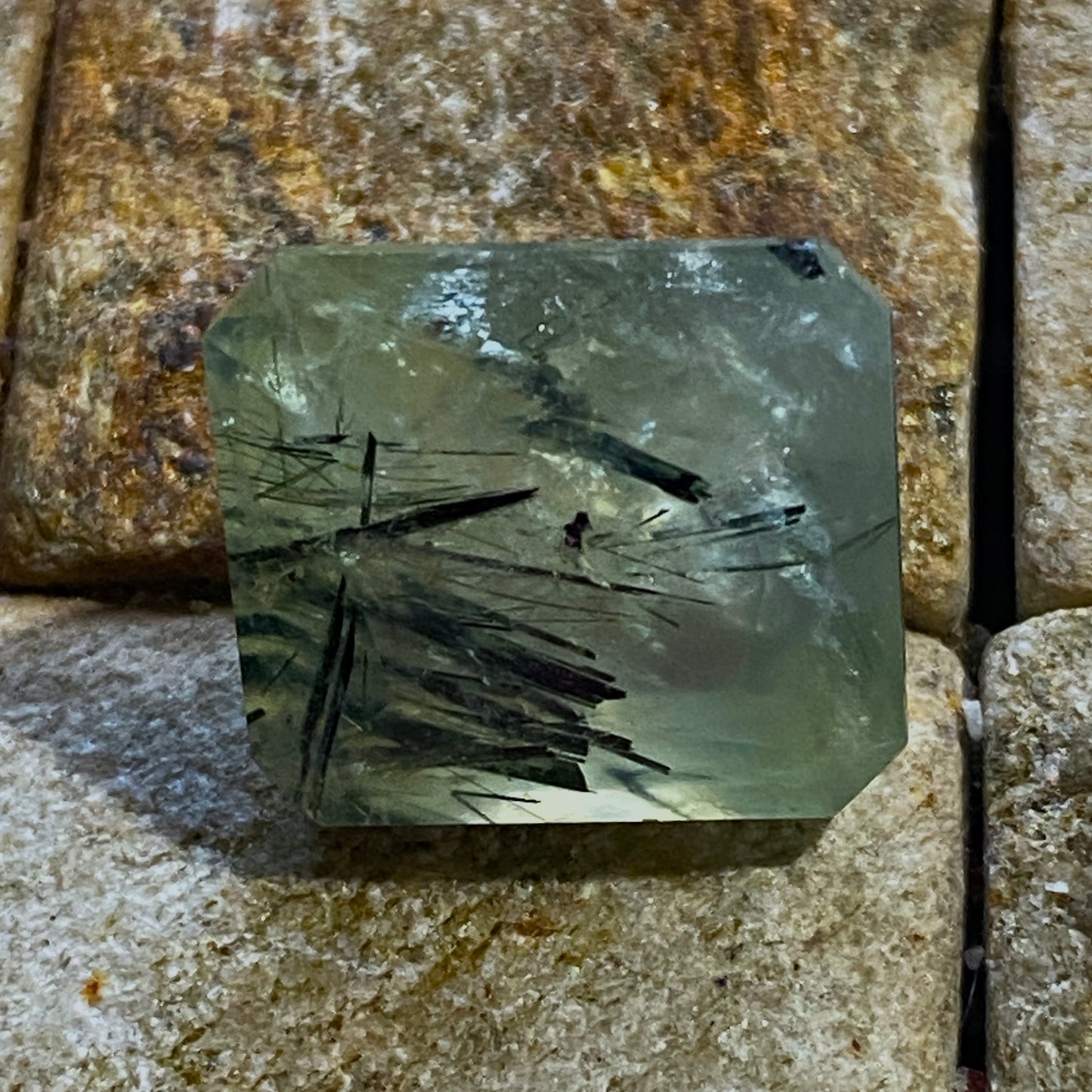 PREHNITE WITH EPIDOTE NEEDLES GEMSTONE - KAYES REGION, MALI. AFRICA 13.17Ct MFG5416