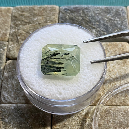 PREHNITE WITH EPIDOTE NEEDLES GEMSTONE - KAYES REGION, MALI. AFRICA 13.17Ct MFG5416