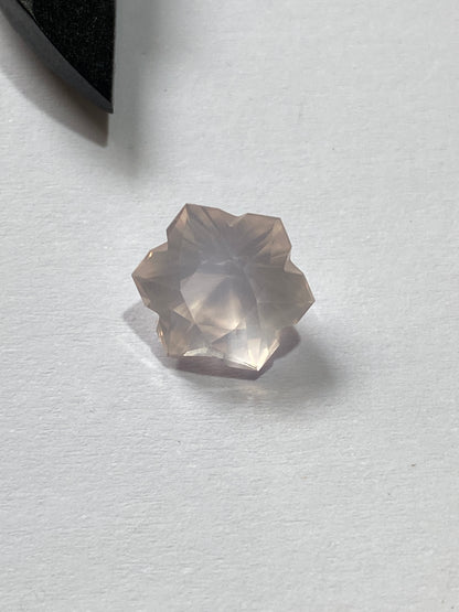 "SNOWFLAKE" ROSE DE FRANCE AMETHYST QUARTZ GEMSTONE  : GOGOBOSEM MTS, ERONGO, NAMIBIA, AFRICA. 3.64Ct. MFG4965