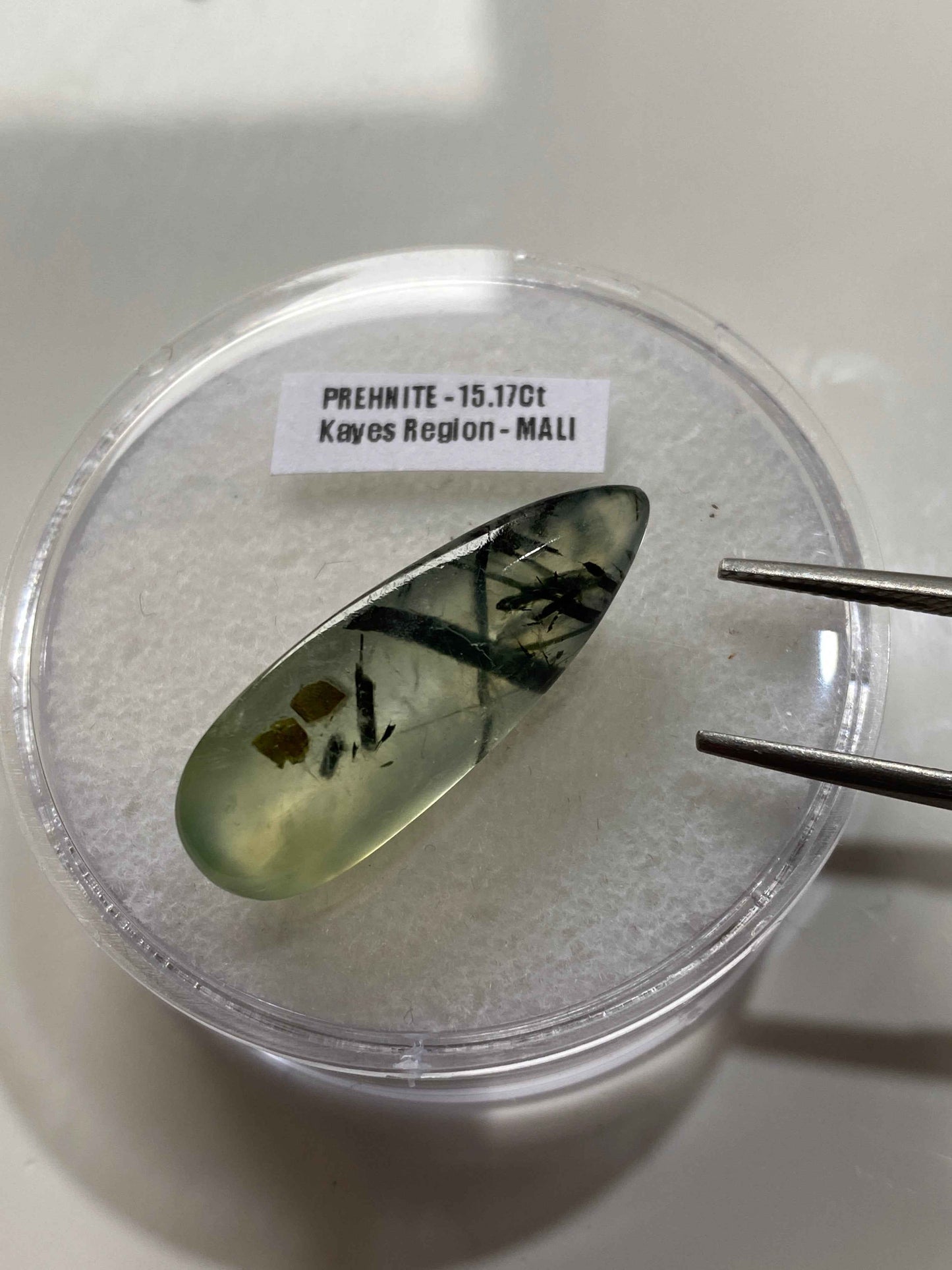 PREHNITE NATURAL GEMSTONE :  KAYES REGION, MALI, AFRICA 15.17Ct. MFG4967