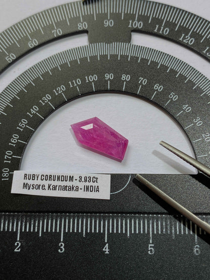 RUBY CORUNDUM NATURAL GEMSTONE : KARNATAKA, INDIA. 3.93Ct. MFG4968