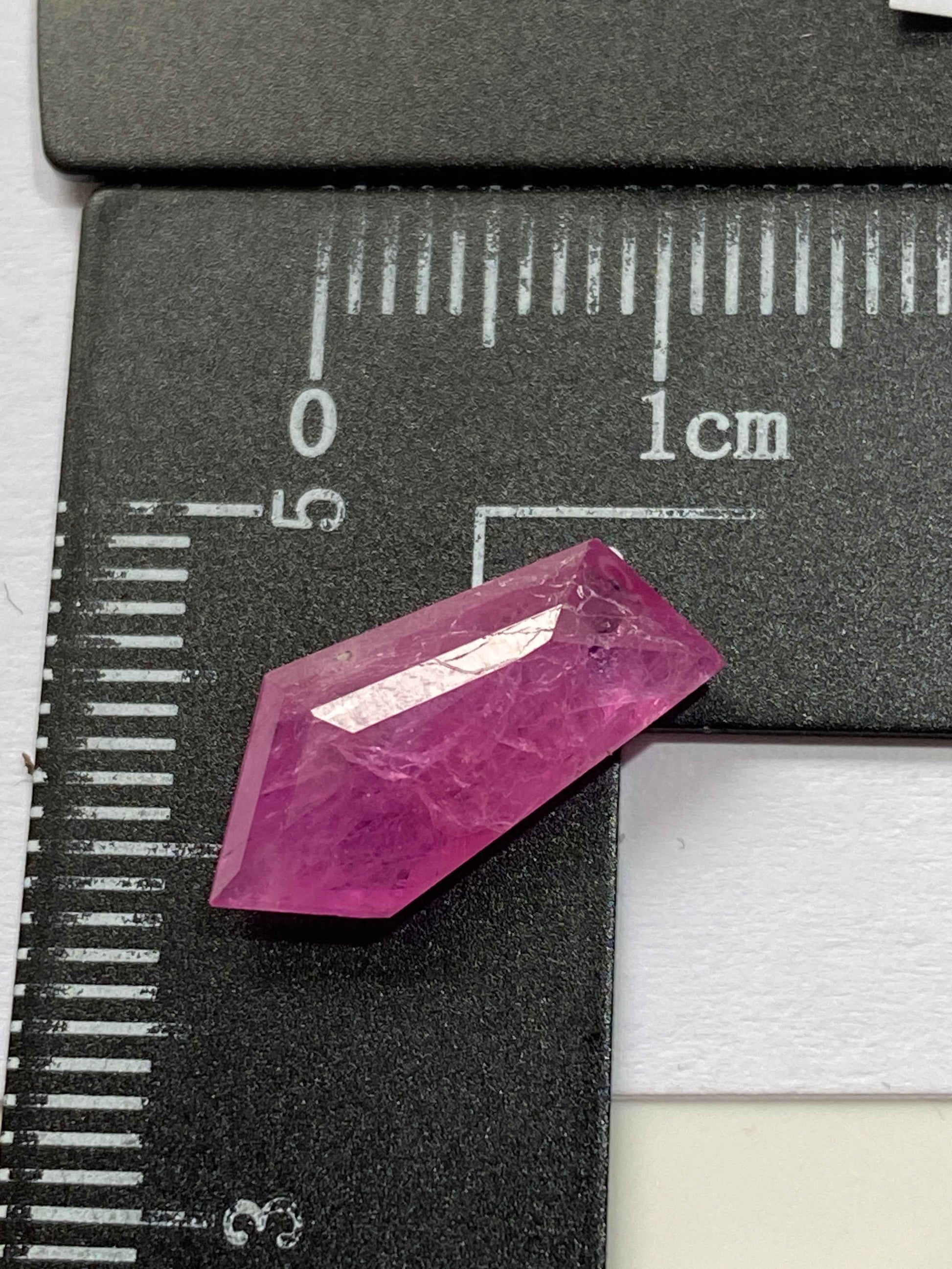 RUBY CORUNDUM NATURAL GEMSTONE : KARNATAKA, INDIA. 3.93Ct. MFG4968