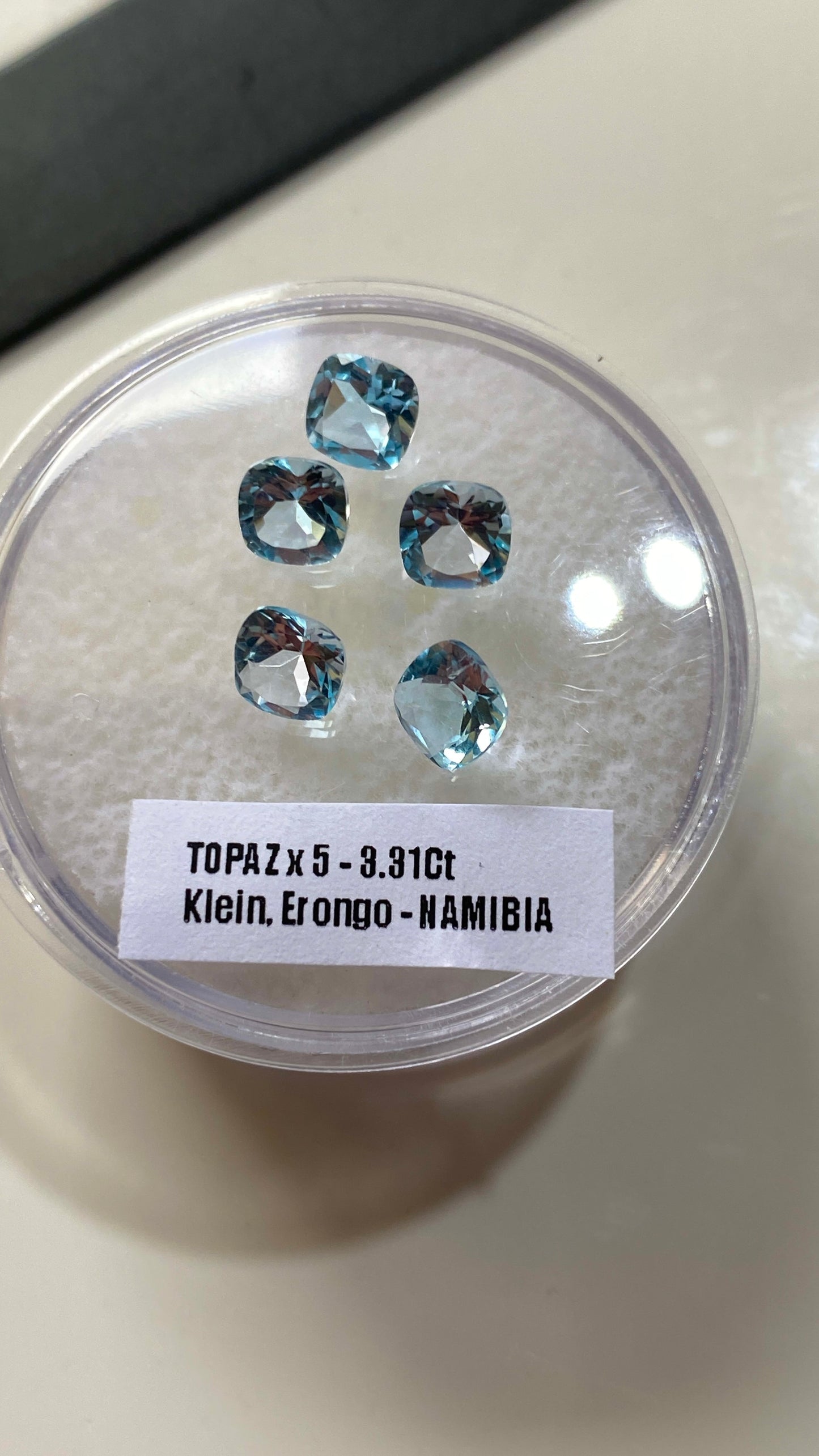 TOPAZ NATURAL GEMSTONES x 5 : KAGHAN VALLEY, PAKISTAN. 3.31Ct. MFG4974