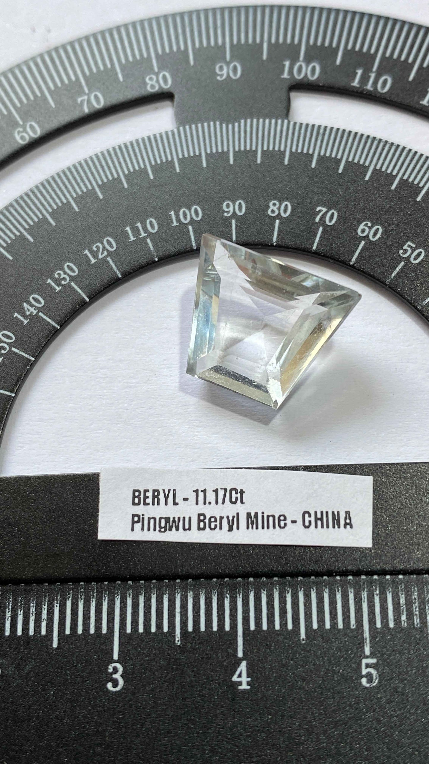 BERYL NATURAL GEMSTONE : PINGWU BERYL MINE, MIANYANG, SICHUAN, CHINA. 11.17Ct. MFG4976