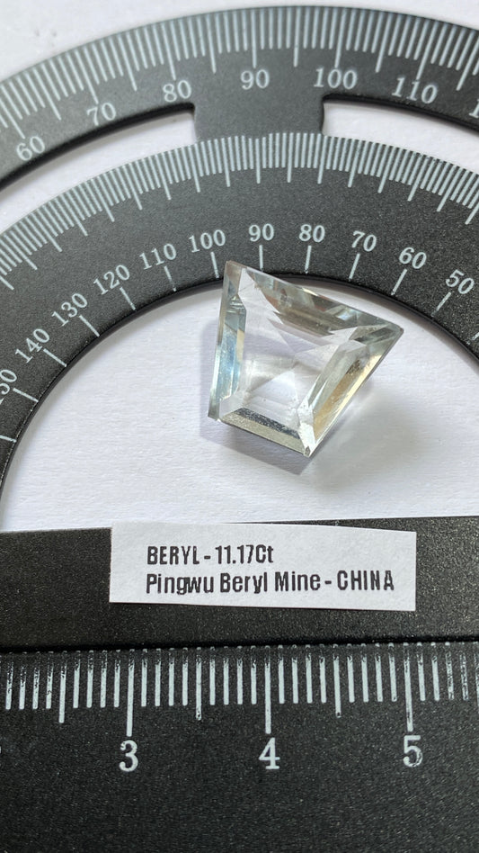 BERYL NATURAL GEMSTONE : PINGWU BERYL MINE, MIANYANG, SICHUAN, CHINA. 11.17Ct. MFG4976