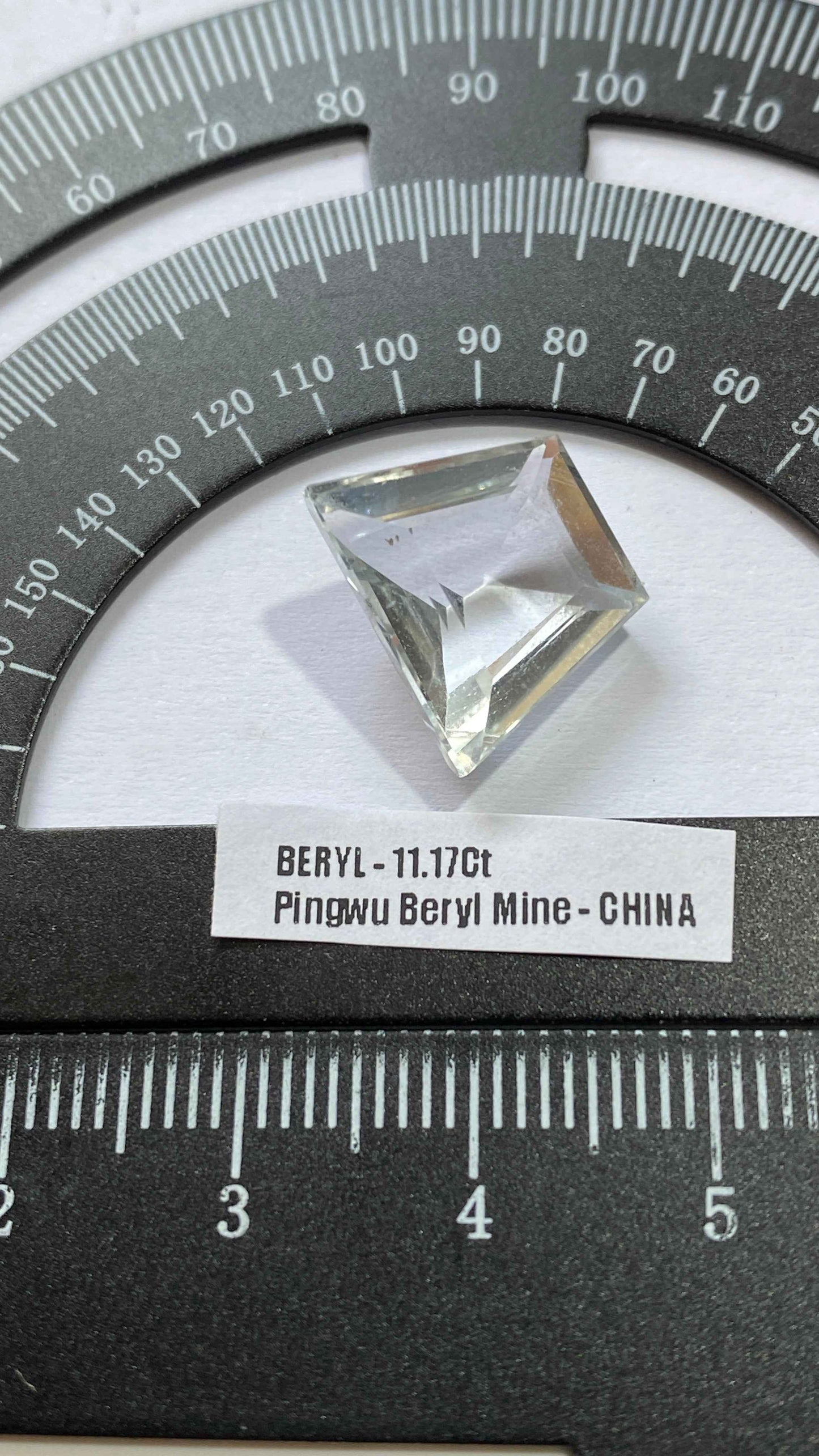 BERYL NATURAL GEMSTONE : PINGWU BERYL MINE, MIANYANG, SICHUAN, CHINA. 11.17Ct. MFG4976