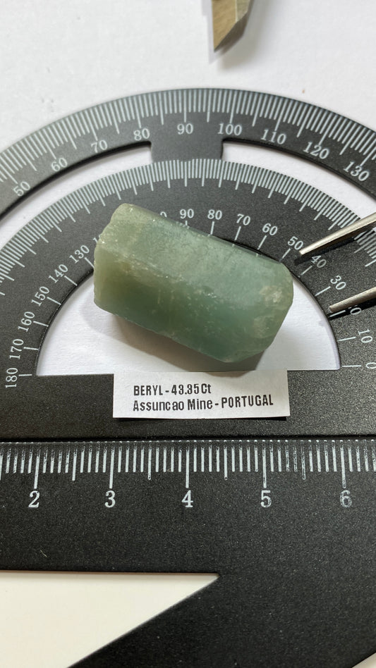 AQUAMARINE BERYL ROUGH NATURAL CRYSTAL : ASSUNCAO MINE, VISEU, PORTUGAL 43.35Ct MFG4977