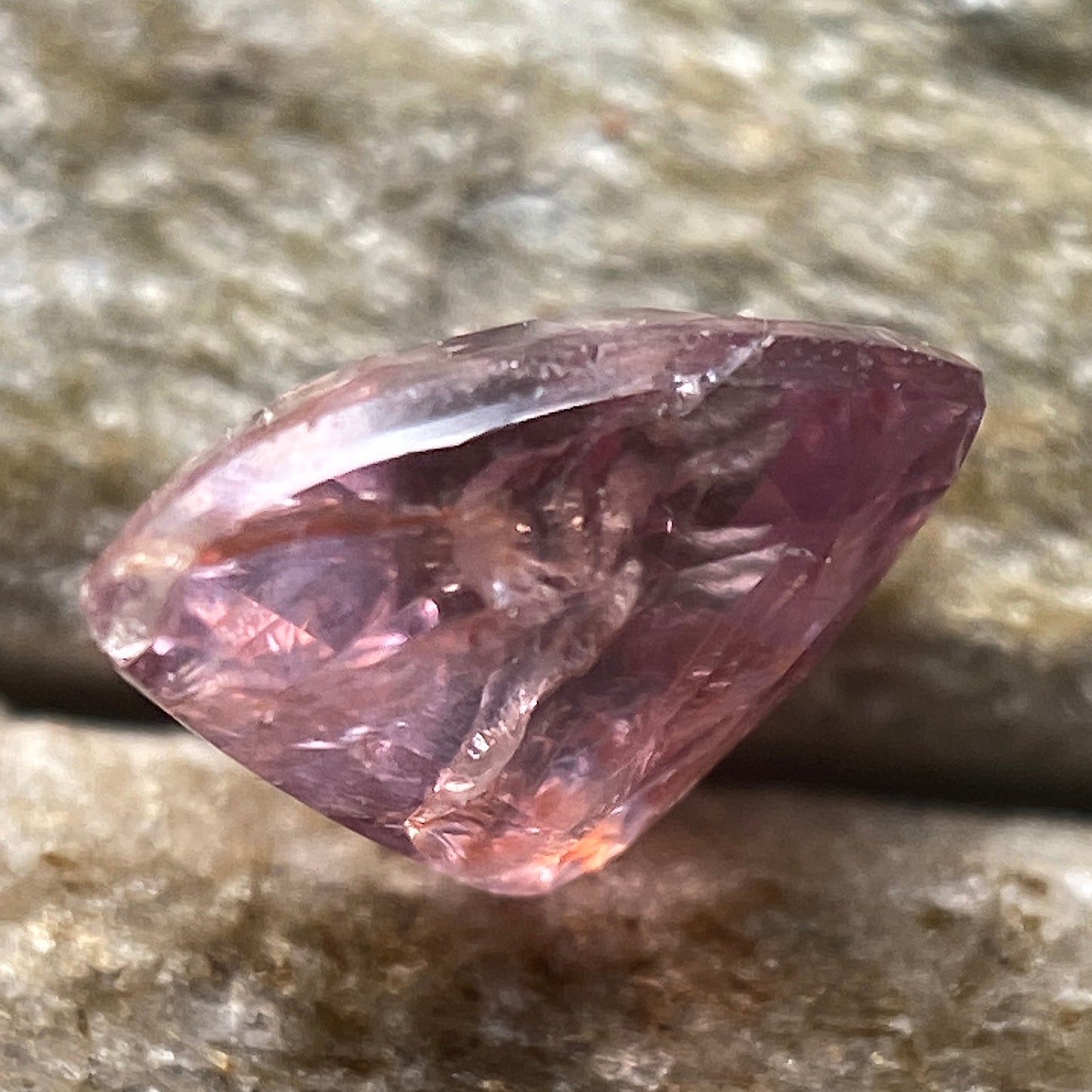 SPINEL NATURAL GEMSTONE : LUC YEN DISTRICT, YEN BAC PROVINCE, VIETNAM  0.53Ct. MFG4981