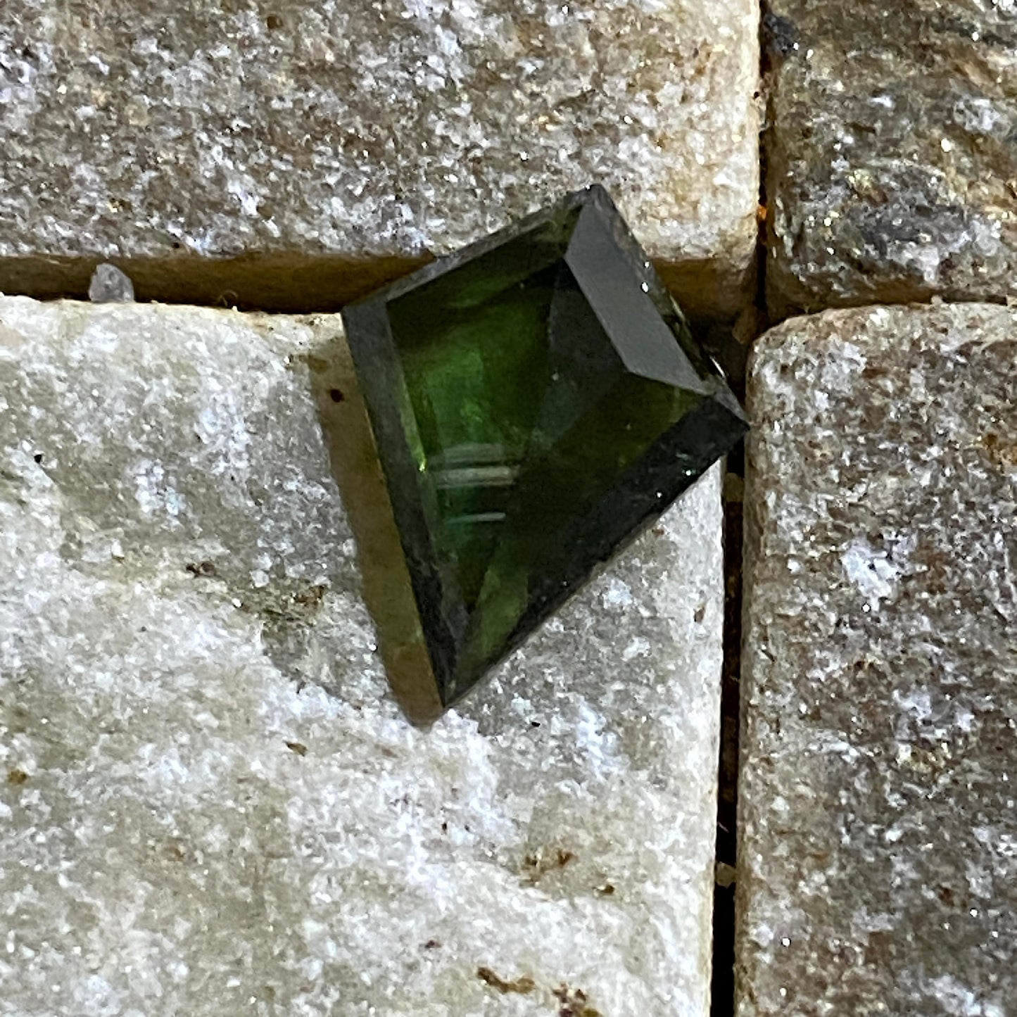 SAPPHIRE CORUNDUM NATURAL GEMSTONE - KARUR, ODESHA, INDIA 1.83Ct MFG5417