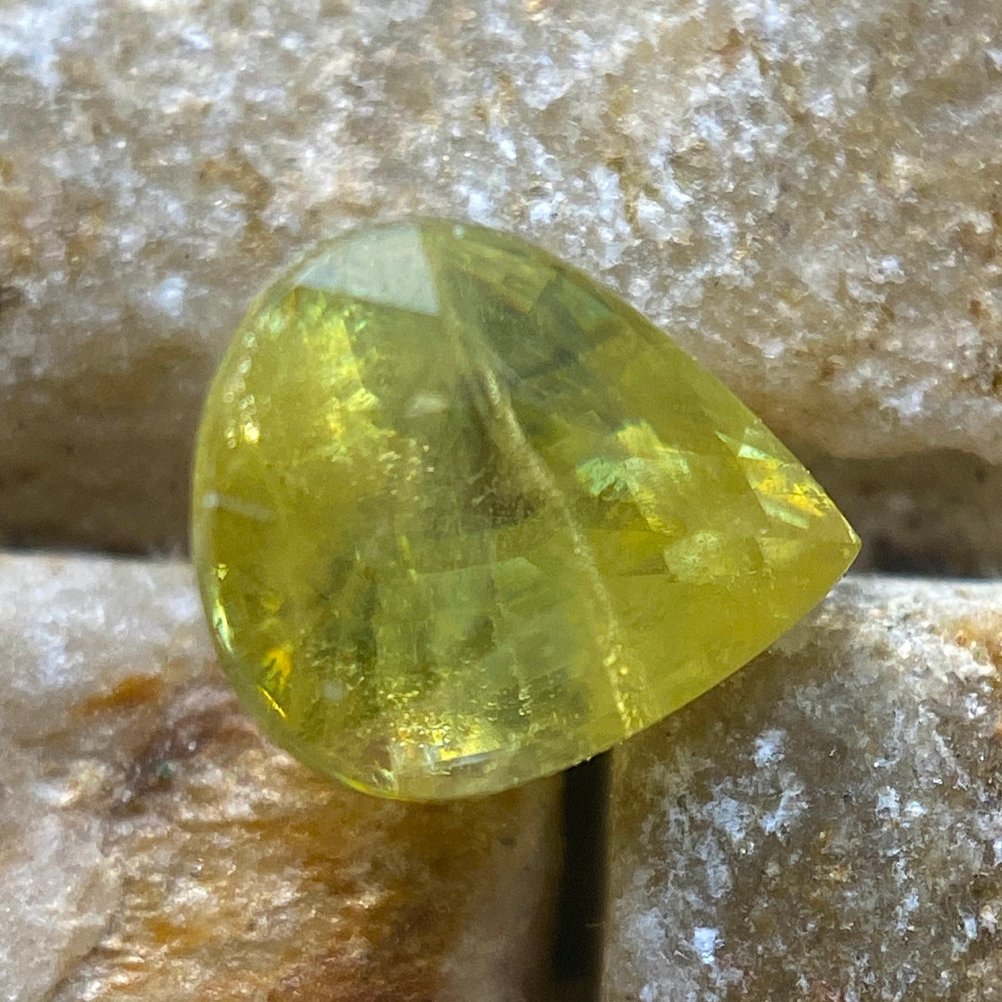 SPHENE (TITANITE) NATURAL GEMSTONE : IMILCHI, MOROCCO  0.72Ct  MFG4983