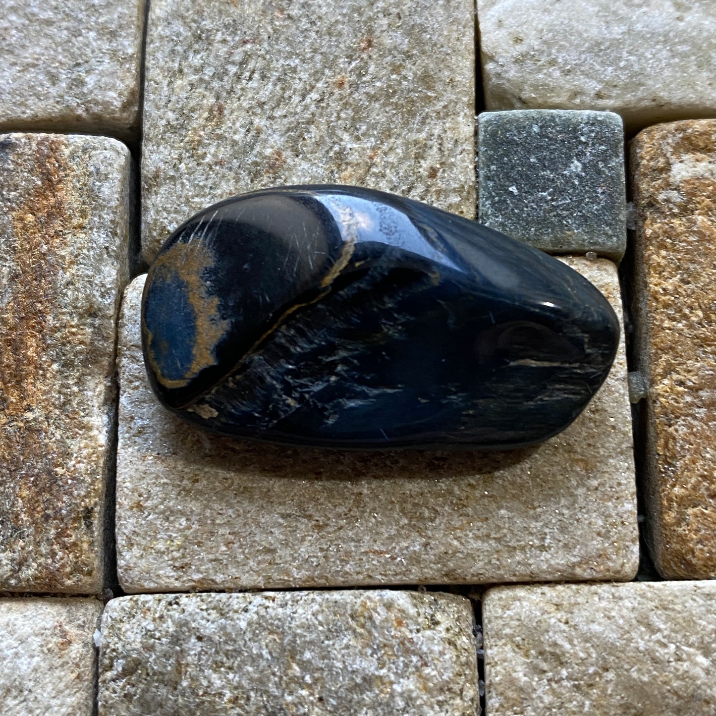 HAWKS EYE QUARTZ NATURAL GEMSTONE - SOUTHERN AFRICA. 24Ct MFG5391