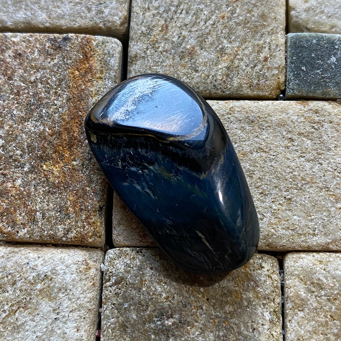 HAWKS EYE QUARTZ NATURAL GEMSTONE - SOUTHERN AFRICA. 24Ct MFG5391