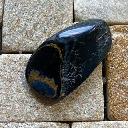 HAWKS EYE QUARTZ NATURAL GEMSTONE - SOUTHERN AFRICA. 24Ct MFG5391