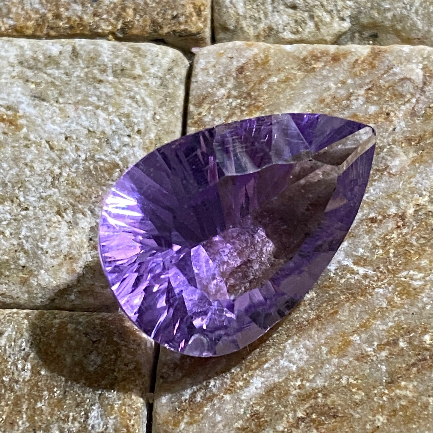 AMETHYST QUARTZ NATURAL GEMSTONE - PIEDRA PARADA, VERACRUZ, MEXICO 13.92Ct MFG5113