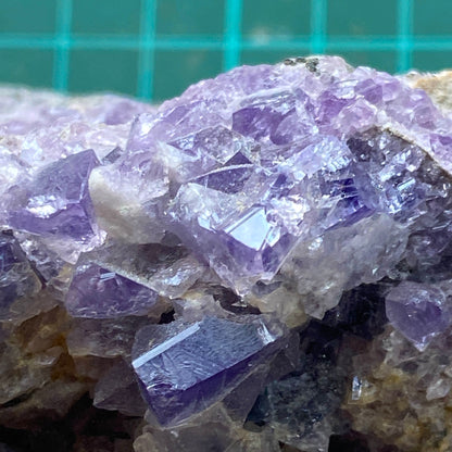 FLUORITE ETC ÉCHANTILLON INTÉRESSANT DE WESTGATE, CO DURHAM, ANGLETERRE 582g MF6442