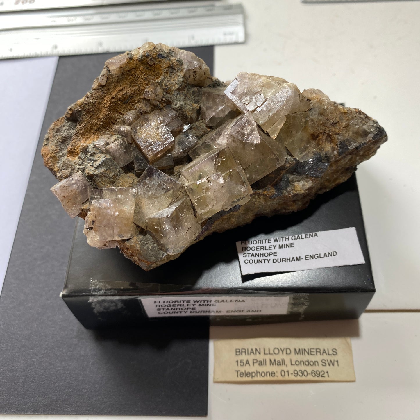 FLUORITE AVEC GALÈNE DE LA MINE ROGERLEY, CO DURHAM, ANGLETERRE. 435g MF6440