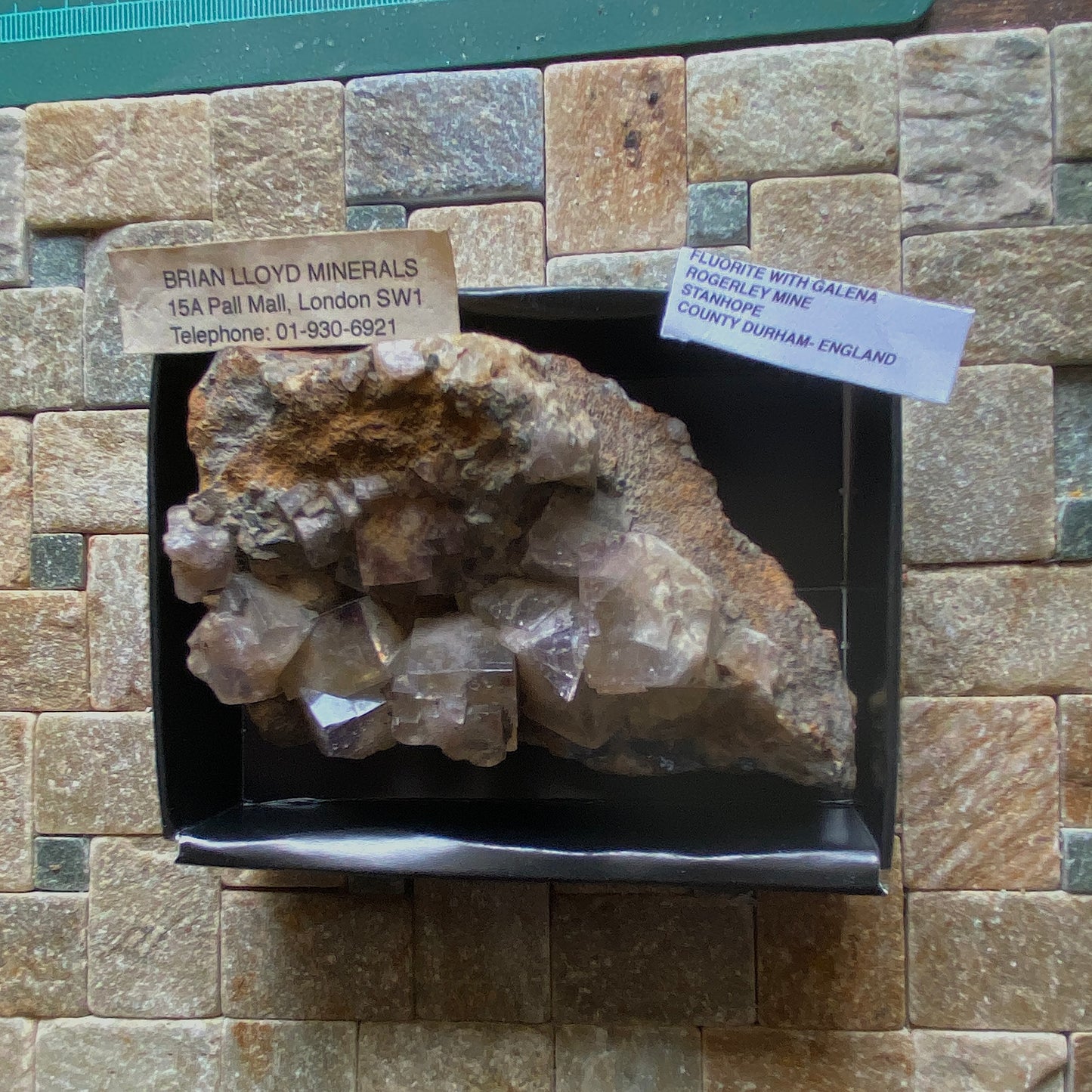 FLUORITE AVEC GALÈNE DE LA MINE ROGERLEY, CO DURHAM, ANGLETERRE. 435g MF6440